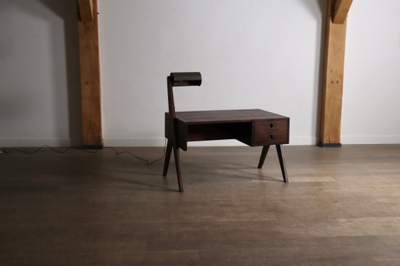 Bureau van Pierre Jeanneret met geïntegreerde lamp, Chandigarh, jaren 1950 – Wood (photo 11 of 18)