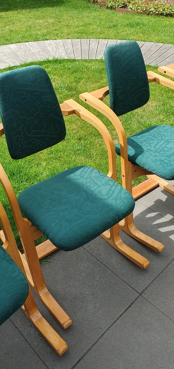 Image 1 of Actulum (4x) - Stokke (Varier) - Ergonomically shaped rocking chair by Peter Opsvik - green upholstery and wooden frame