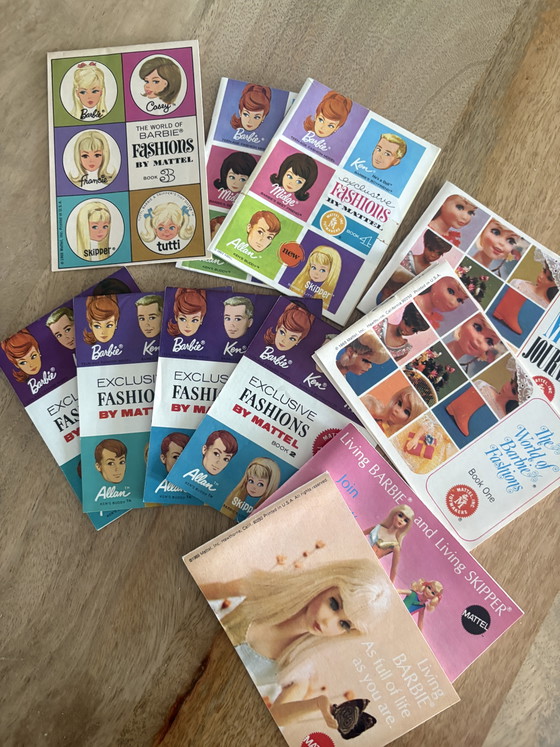 Image 1 of Barbie vintage avec plein de vêtements