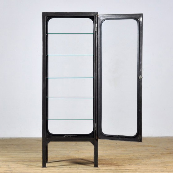 Image 1 of Armoire médicale vintage, années 1970