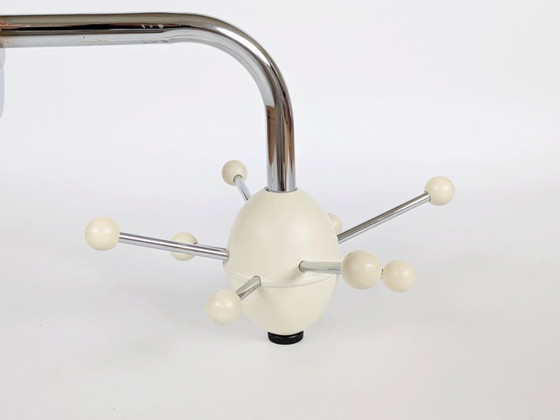 Image 1 of Porte-manteau vintage Spoutnik de l'ère spatiale, patère murale atomique en plastique chromé et crème, années 1970
