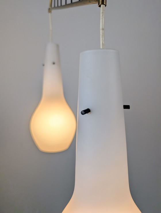 Image 1 of Lampada a sospensione italiana in opalino e ottone, stile Stilnovo, anni '50