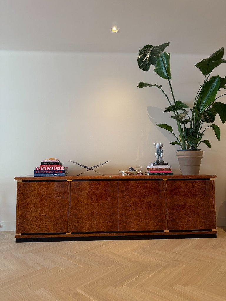 Vintage Italiaans dressoir in wortelhouten wortelnotenhout