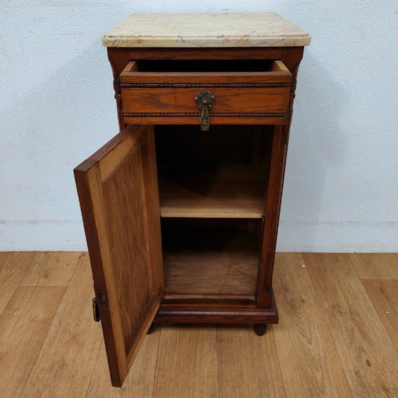 Image 1 of Comodino antico vintage con piano in marmo