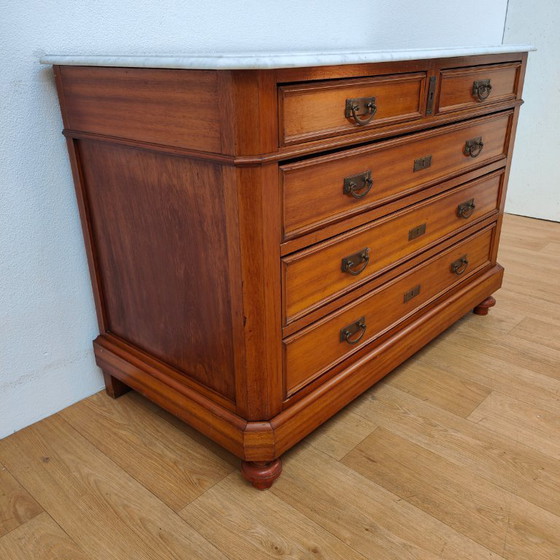 Image 1 of Buffet, commode, chiffonnier ou meuble de salle de bain ancien de style français avec plateau en marbre blanc