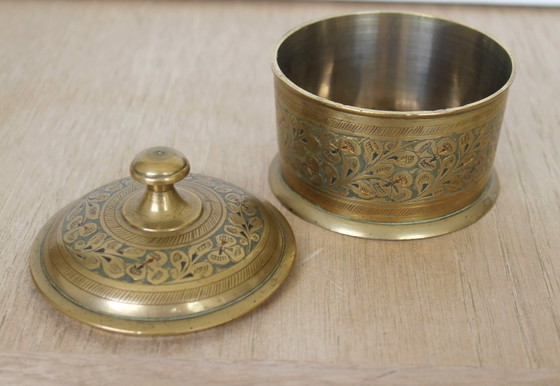 Image 1 of Pot à tabac/encens indien, en laiton émaillé, vintage milieu du XXe siècle