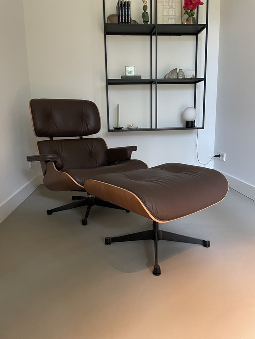 Vitra Eames Lounge Chair und Ottoman von Charles & Ray Eames