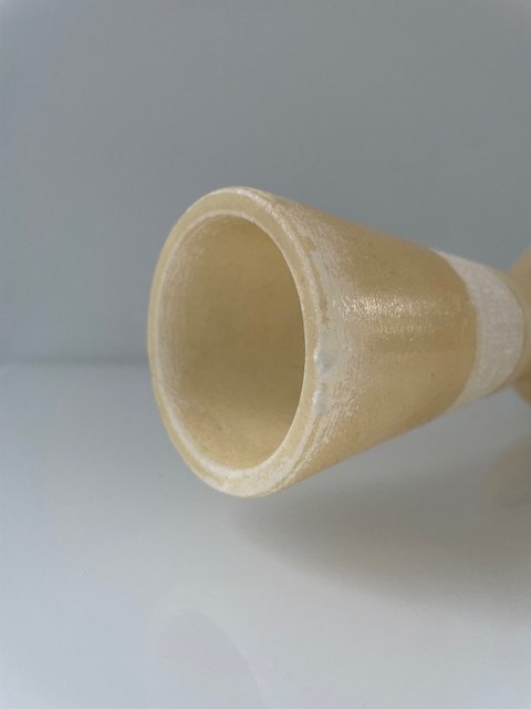 Image 1 of Vaso vintage da 32 cm in alabastro con fasce decorative e motivi floreali