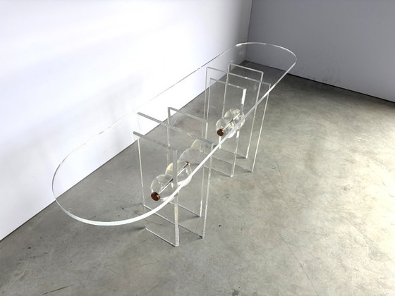 Messing en Lucite Console, jaren 70 – Plexiglass, Brass (photo 6 of 12)