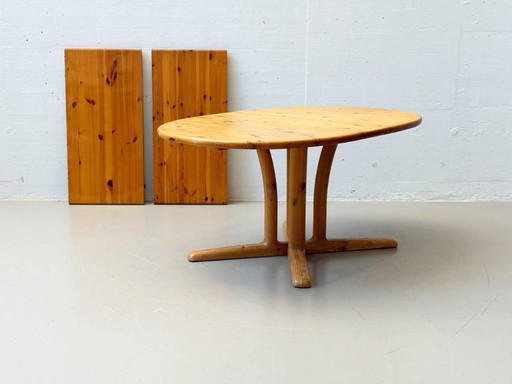 Mesa de comedor extensible fabricada en pino macizo por Dyrlund Denmark, década de 1980.