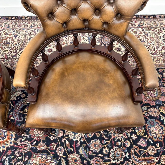 Ensemble de chaises Chesterfield classiques anglaises Springvale, Chaises de salle à manger, Cuir, Bois (photo 11 sur 16)