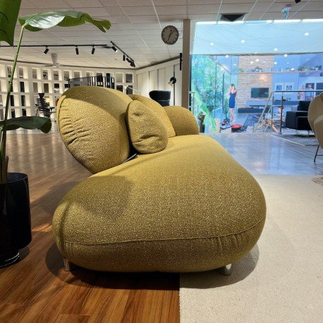 Image 1 of Pulla seating area