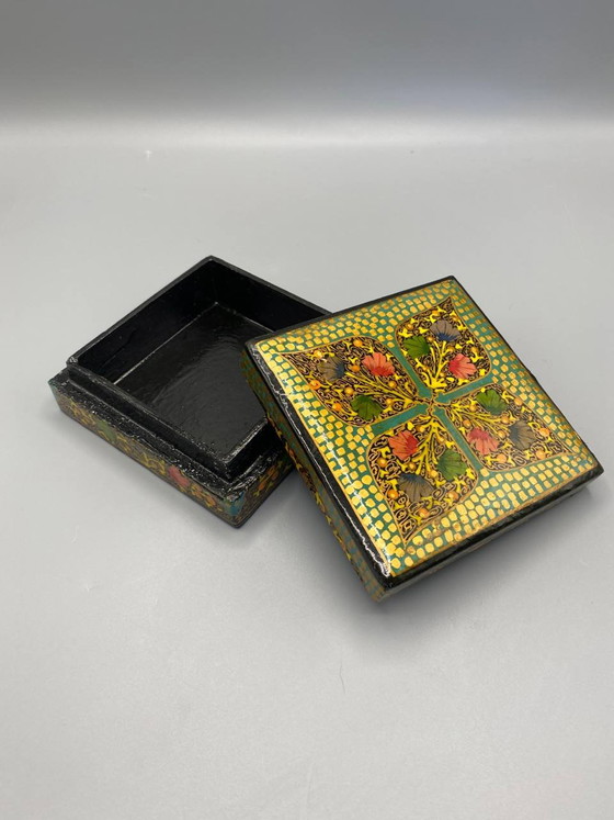 Antique Lacquered Wooden Box – Polychrome and Gilded Floral Design – Handmade, circa – Decorative Objects (photo 3 of 6)