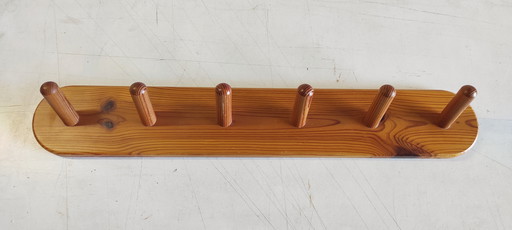 Garderobe aus massivem Kiefernholz – Mitte des 20. Jahrhunderts