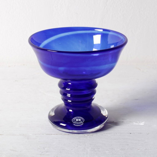Ciotola in vetro d'arte vintage / Ciotola con piede fatta a mano blu cobalto di Johan Jacob Graver / Reijmyre / Svezia / anni 20