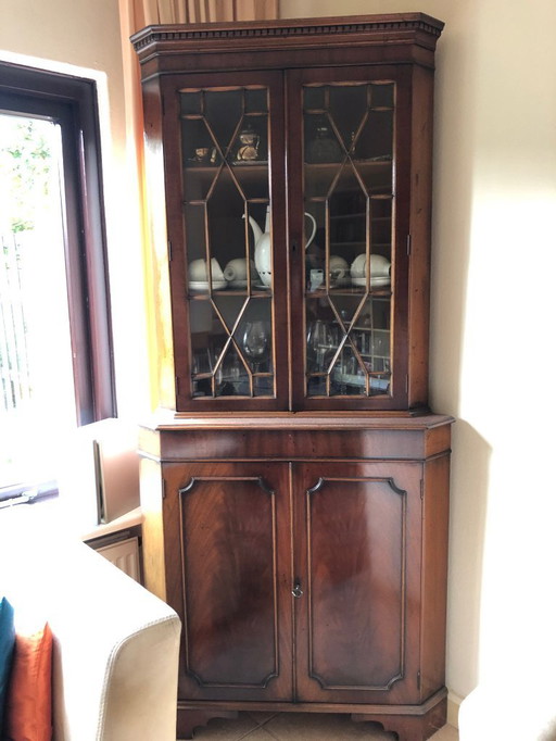 Antica credenza angolare in noce