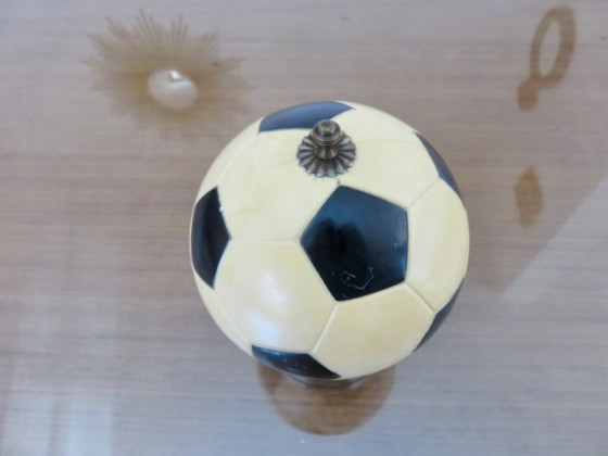 Distributore di sigarette "pallone da calcio" carillon, 1960 – Oggetti decorativi, Plastic (photo 10 of 10)