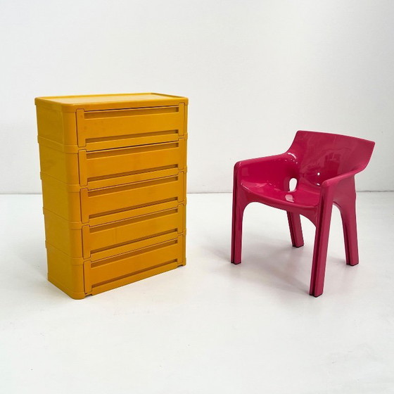 Image 1 of Cómoda amarilla de 5 cajones, modelo 4964, diseñada por Olaf Von Bohr para Kartell en la década de 1970.