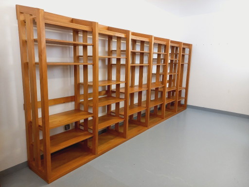 Grote modulaire boekenkast in 6 secties met 30 vintage grenenhouten planken uit de jaren 70 en 80.