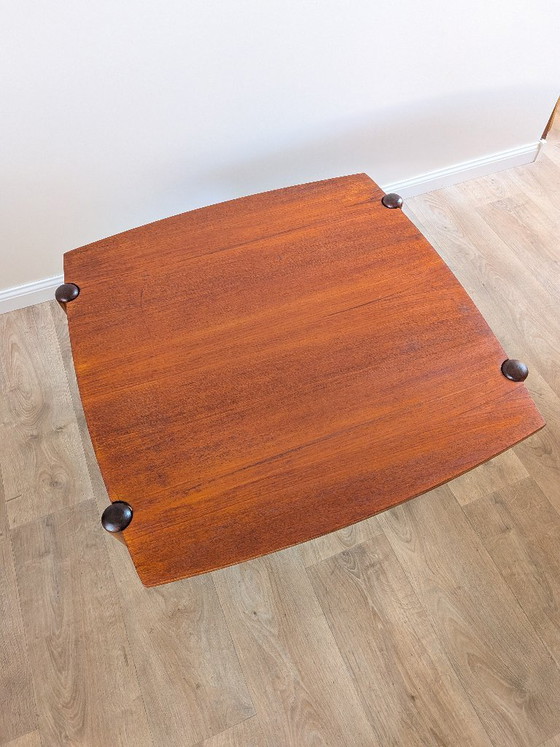 Image 1 of Table basse vintage en teck, style moderne du milieu du siècle (années 1960) – Plateau réversible