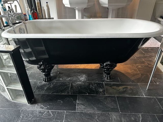 Image 1 of Classic freestanding cast iron bathtub on (lion) legs