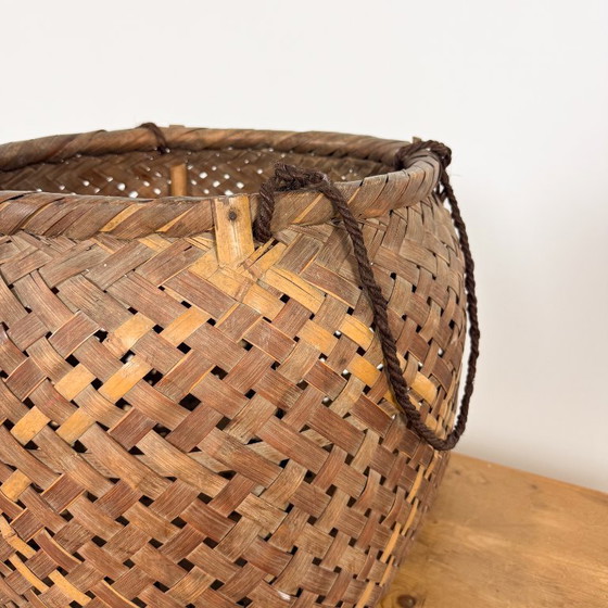 Vintage woven bamboo basket with rope handles, Decorative Objects, Wood, Brown, Rustic (photo 3 of 9)