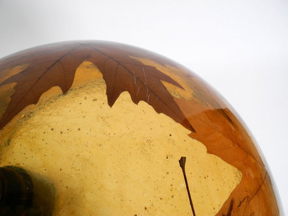 Image 1 of Rara e grande lampada a sospensione italiana degli anni '70 in resina con foglie d'acero incorporate.