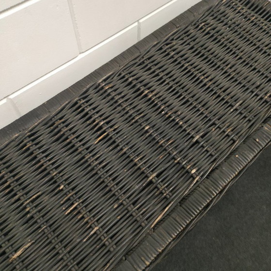 Image 1 of Brede en grote vintage/retro rieten/rotan opbergmand (1.2 meter breed)