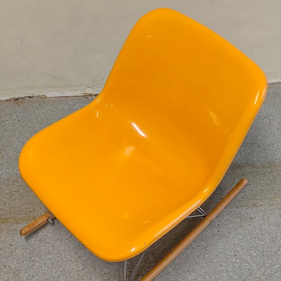 Vintage Houtoku/Artifort Rocking chair – Plastic, Metal (photo 5 of 11)