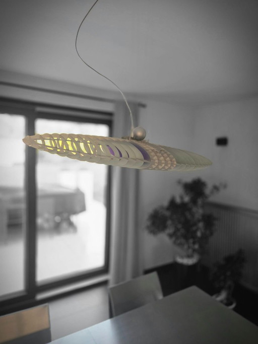 Aluminum slatted pendant lamp with colored inserts