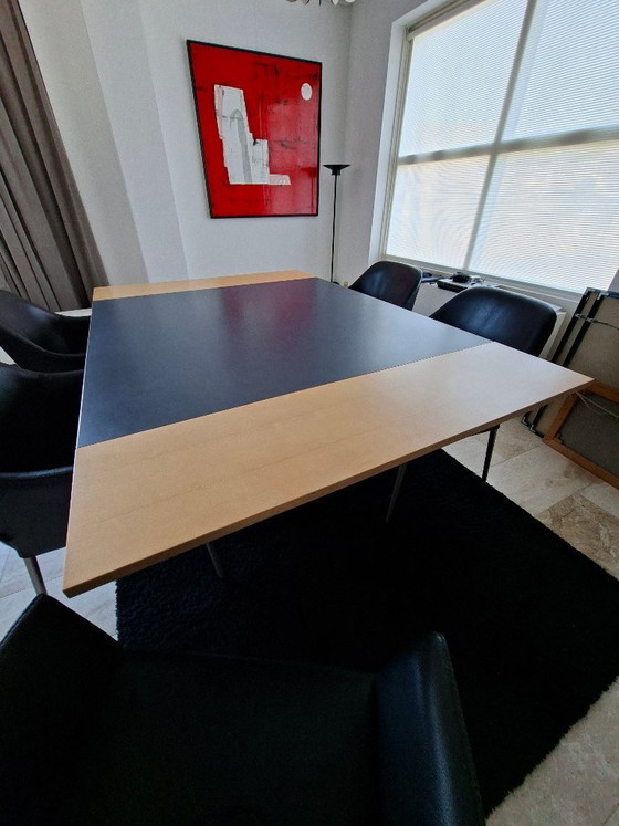 Image 1 of Mooie, unieke moderne design eettafel met een strak design.