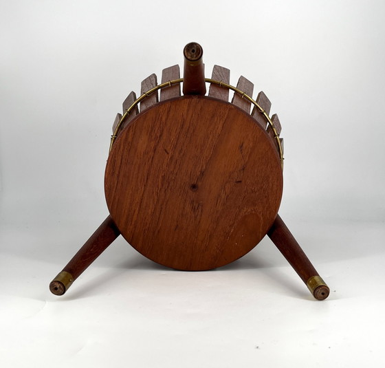 Image 1 of Maceta, jardinera de teca de latón de mediados de siglo Dinamarca