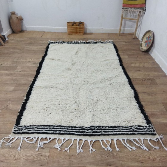 Image 1 of Minimal Moroccan Beni Ourain Rug – Minimalistisch Berbertapijt | 250 × 147 cm
