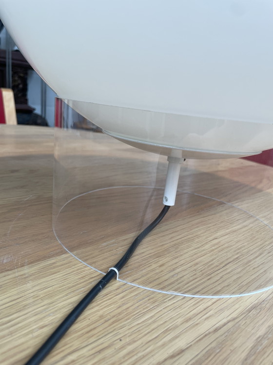 Image 1 of Große opalglasierte Tischlampe
