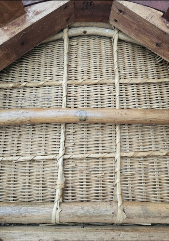 Image 1 of Set van 2 Koloniale Rotan Armstoelen – Hand gevlochten – Massief Houten Frame (Beuken/Mahonie)