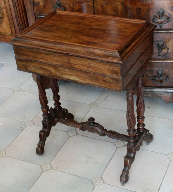 Image 1 of Klassieke Franse decoratie: vintage mahoniehouten naaitafel, hal uit het midden van de 19e eeuw.