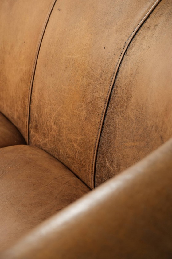 Image 1 of Karaktervolle schapenleren 2 zits bank met een mooie vintage look