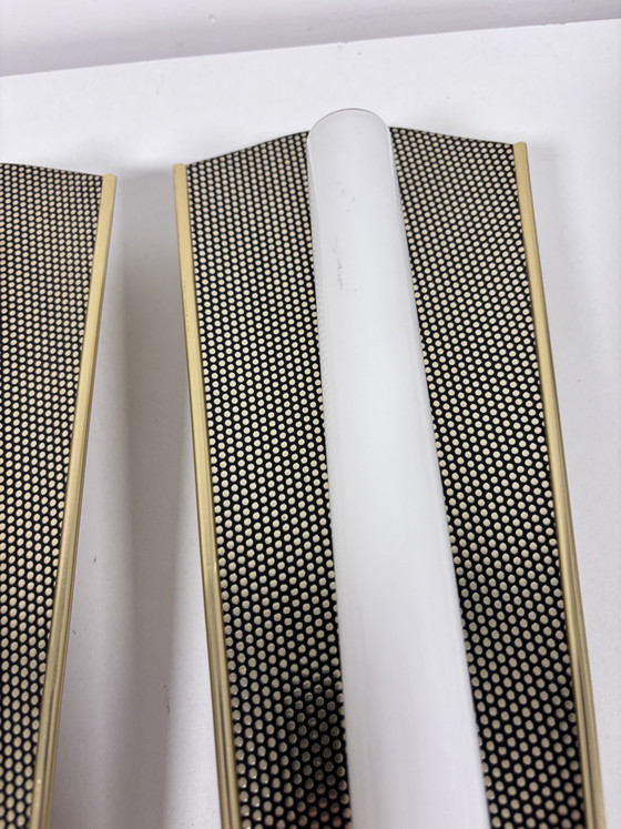 Seltenes Set aus 2 ERCO Linestra Theater-/Kino-Wandleuchten – Gold & perforiertes Metall – Aluminium (photo 5 of 9)