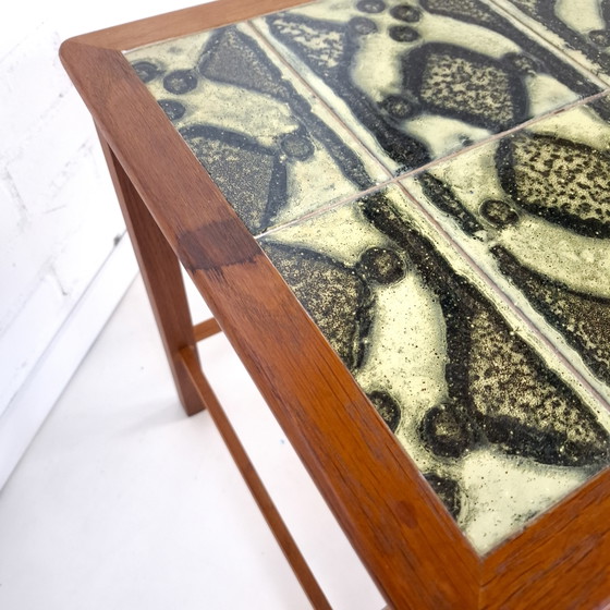 Vintage Mimiset Brutalist Hout/Tegel Jaren 70 Deens Design – Bijzettafels, Stone, Wood (photo 7 of 7)