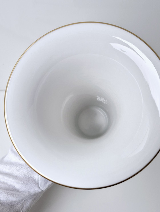 Image 1 of Vaso KPM Berlin, decorazione floreale con bordi dorati, dipinto a mano, 19,3 cm