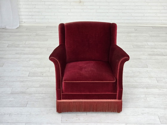 Image 1 of Fauteuil danois des années 1960, velours d'ameublement rouge cerise, bois de frêne, original