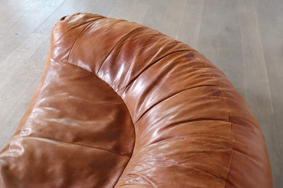 Image 1 of Canapé Croissant en cuir cognac par Raphael Raffel pour Honore Paris, 1970