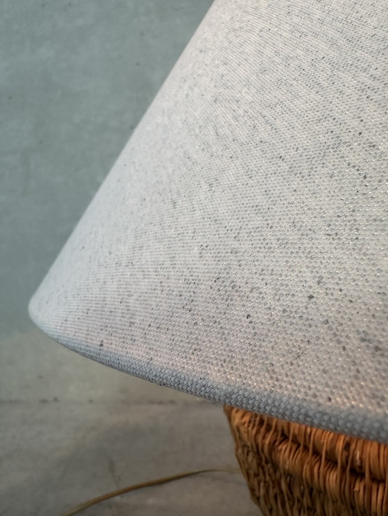 Image 1 of Lampe de table vintage - vieux pichet en rotin