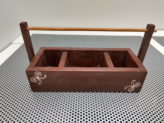 Image 1 of Scatola per il tè in legno con design tribale e maniglia.