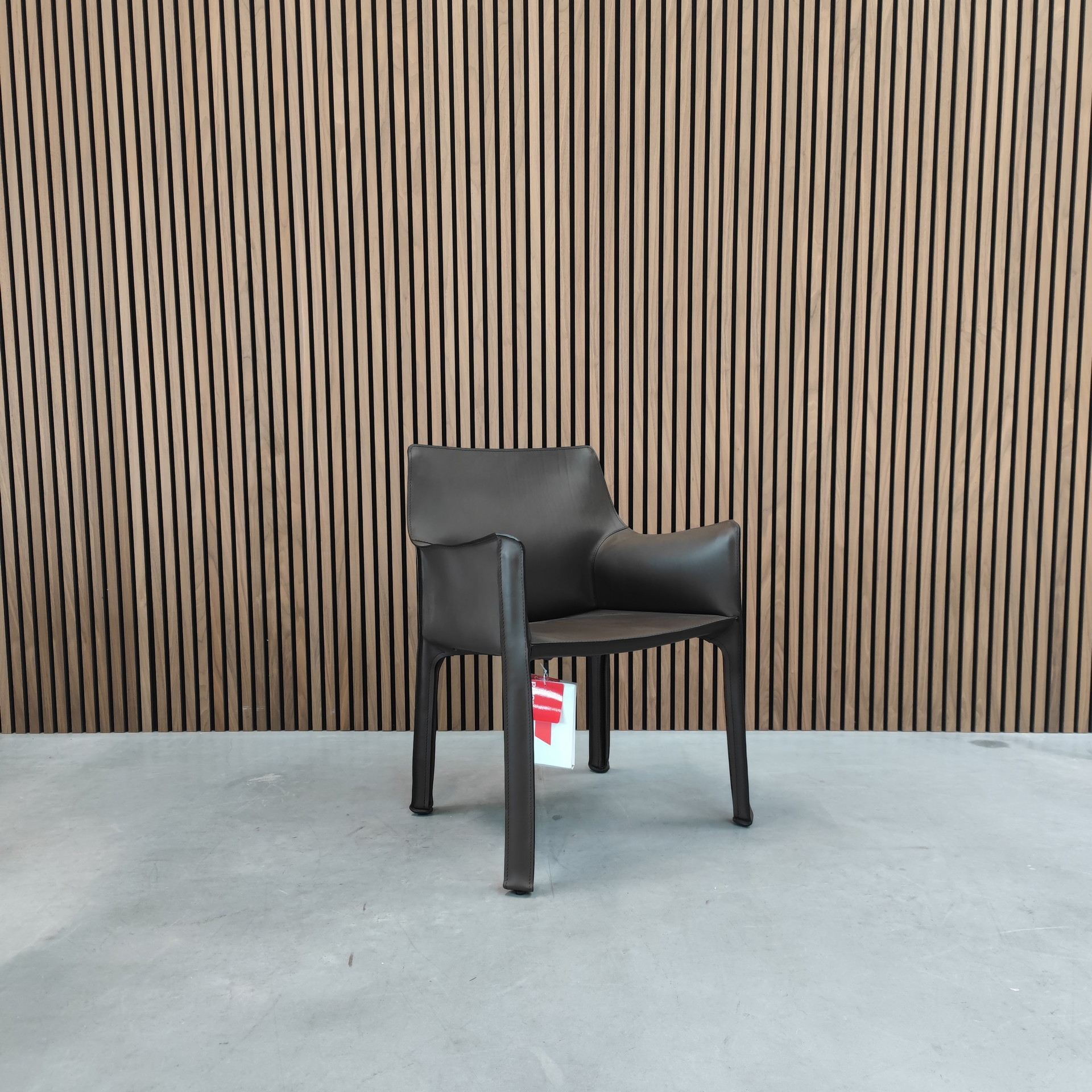 Cassina Cab 413 - Dining Chair Mocha Leather | €2,100 | Whoppah