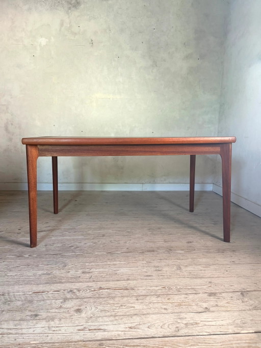 Vintage Scandinavian rectangular table in teak.