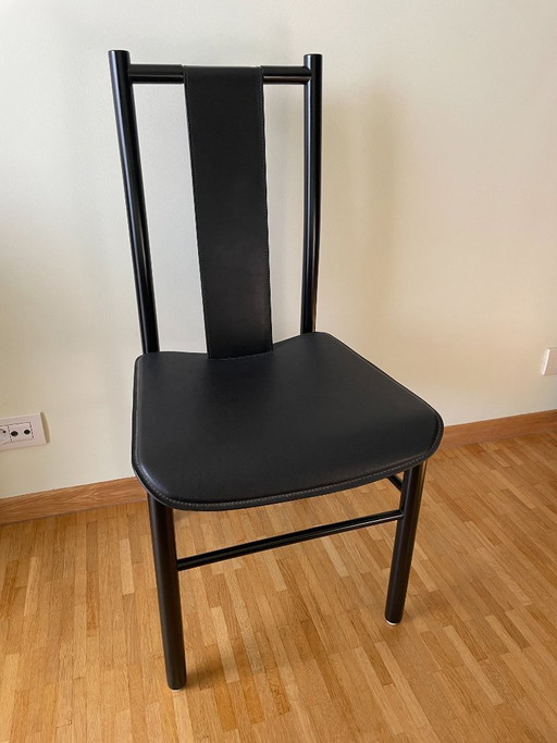 Sedia di design in legno e pelle – nera – design minimalista