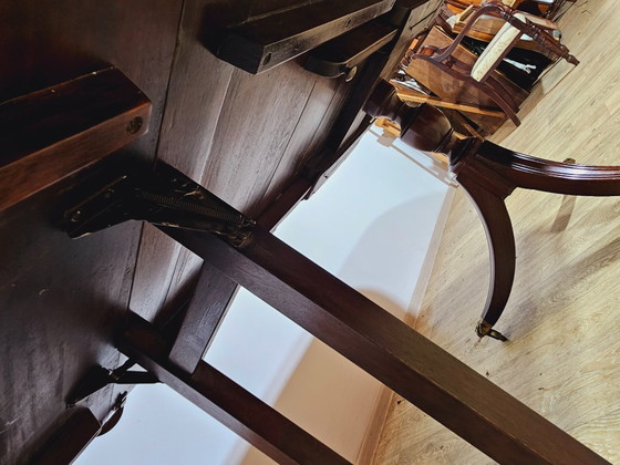 Image 1 of Elegant Georgian Dining Table, 2nd half of the 19th Century - Classic/Walnut