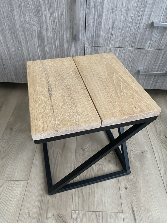Eichenbeistelltisch modern industriell – Pflanzentisch, Holz, Eisen (photo 5 of 5)