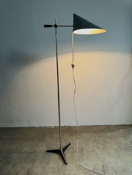 D-2003 FLOOR LAMP BY JAN JASPERS FOR RAAK AMSTERDAM, THE NETHERLANDS, 1950s